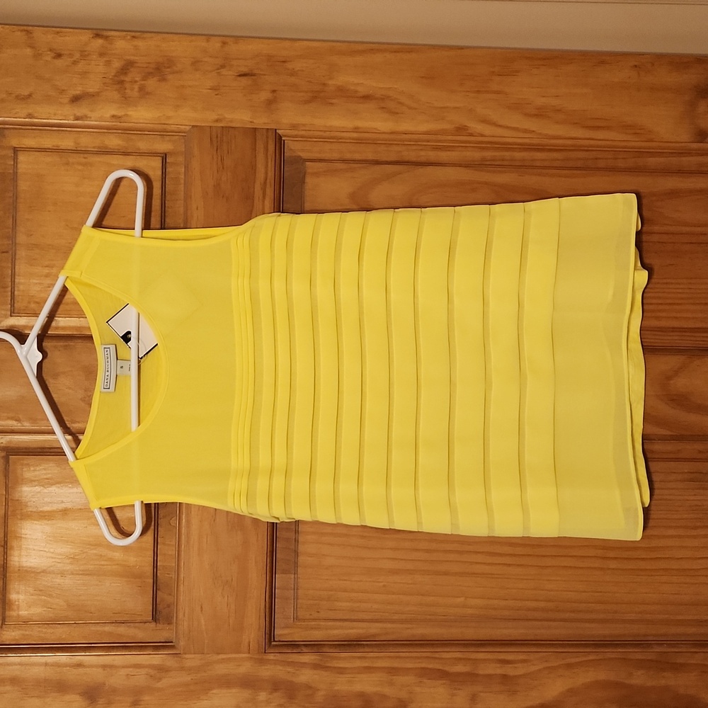 Sleeveless yellow women's top